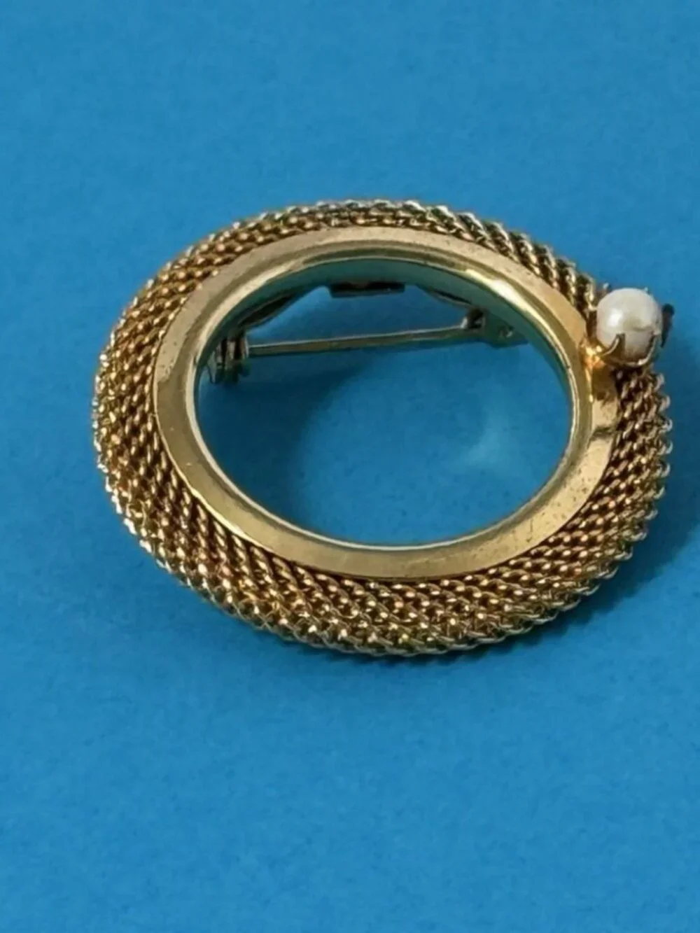 Gold Tone Circular Mesh Brooch Round Wreath Vintage